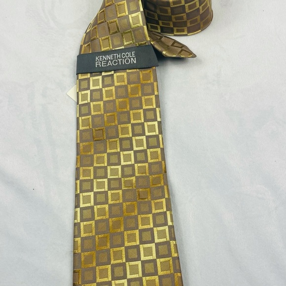 Kenneth Cole Reaction tie - Picture 3 of 3